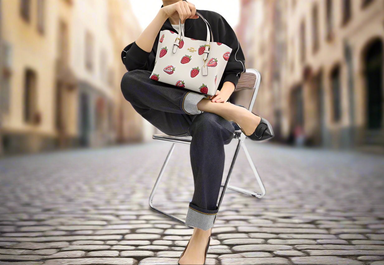 Coach Mollie Tote Bag 25 With Strawberry Print
